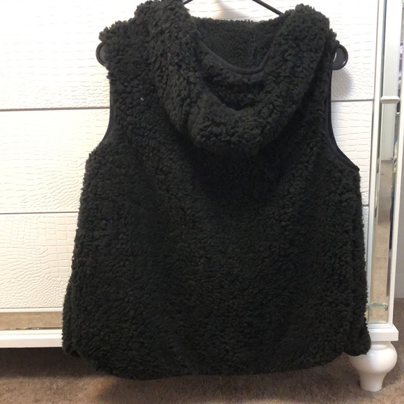 Black Sherpa sweater vest! - Picture 2 of 2